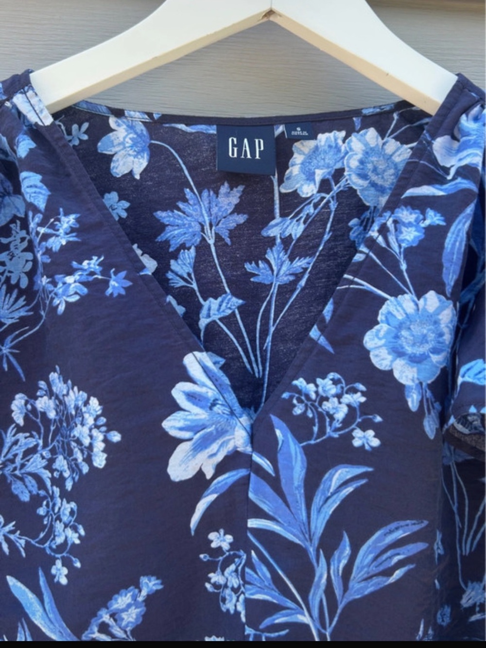 Gap Ruffled Sleeves Blouse - Picture 3 of 6